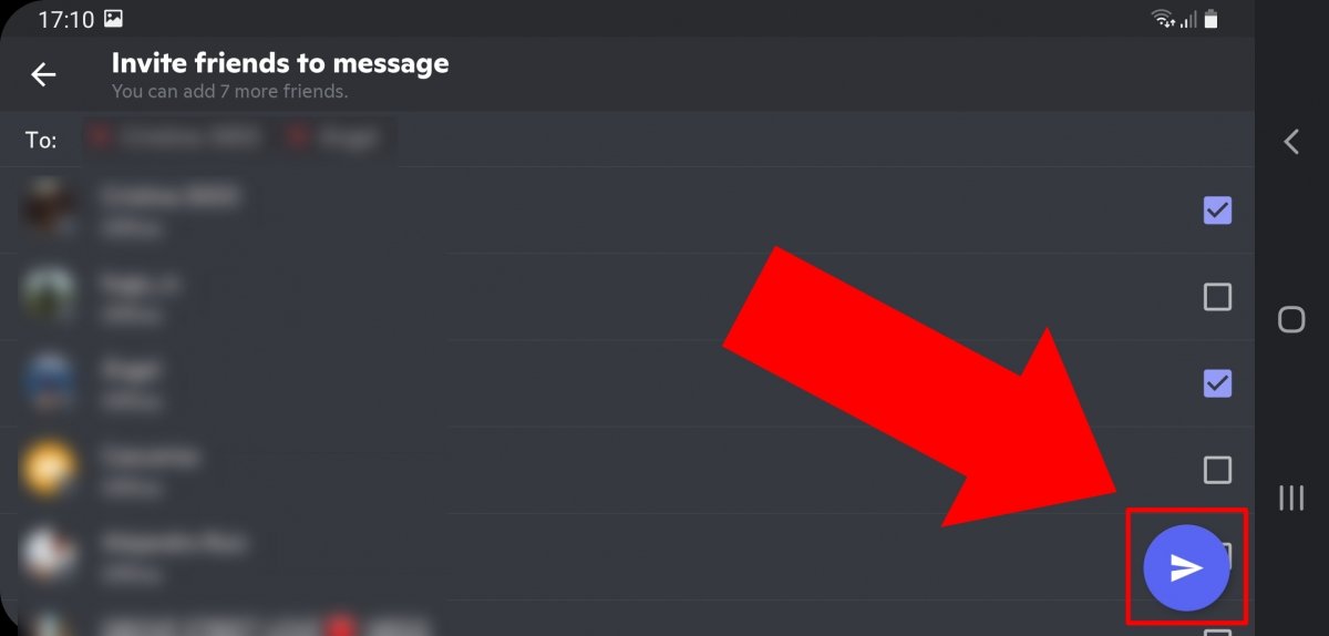 Press the arrow-shaped icon to create a group chat