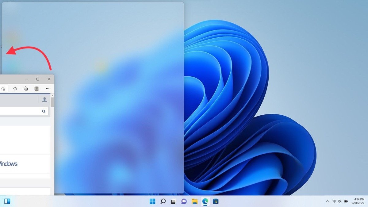 Split the Windows 11 screen by dragging a window